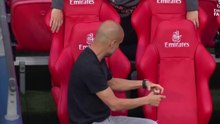 Guardiola parlava da solo in panchina? Il video completo risolve il mistero