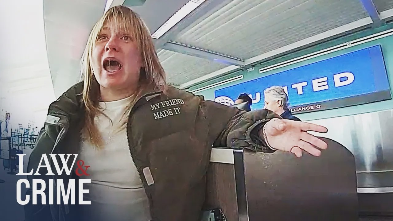 Locura en el aeropuerto termina con pasajero esposado: captado por la cámara corporal