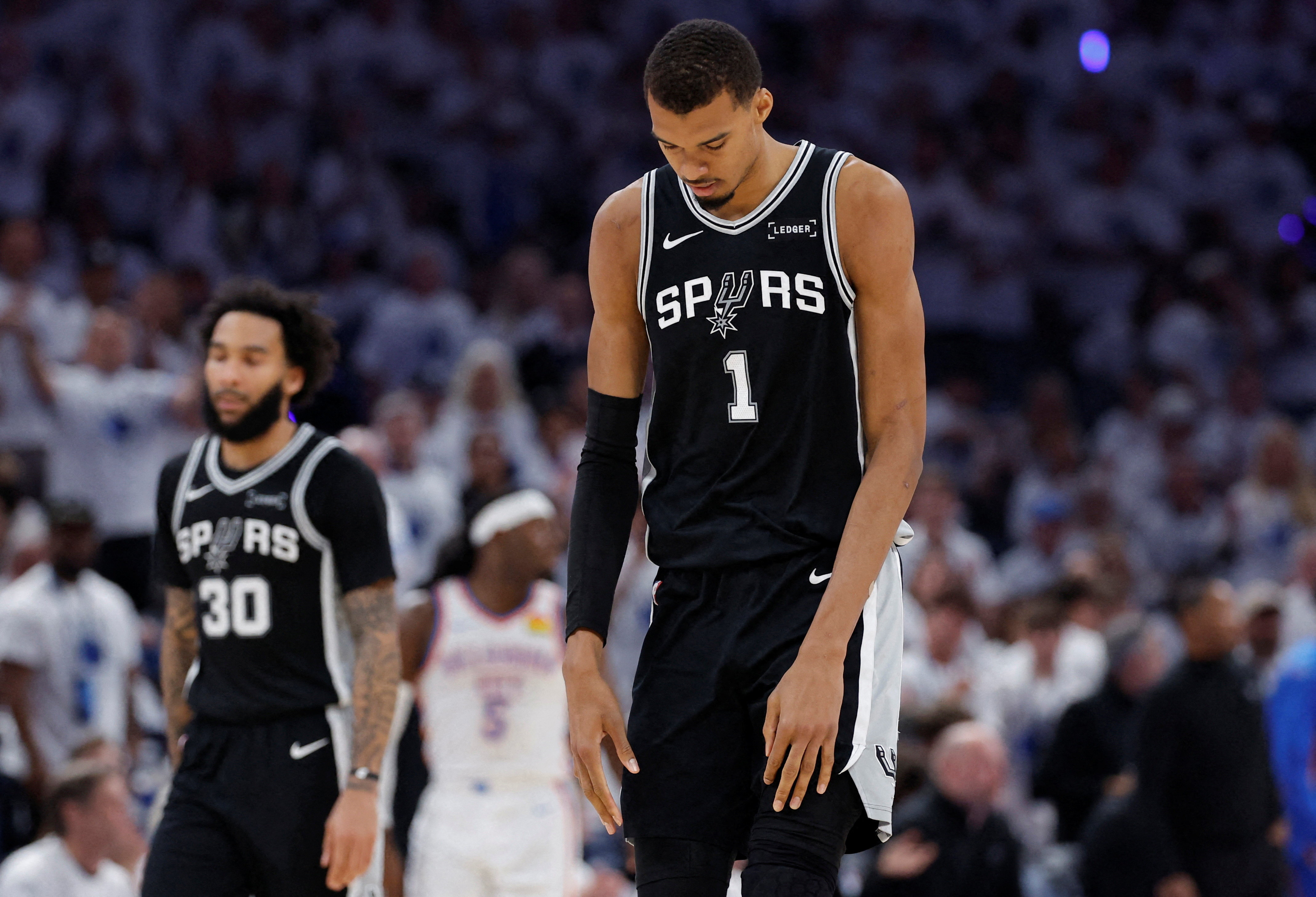 NBA : Le Thunder reprend la main, San Antonio dos au mur