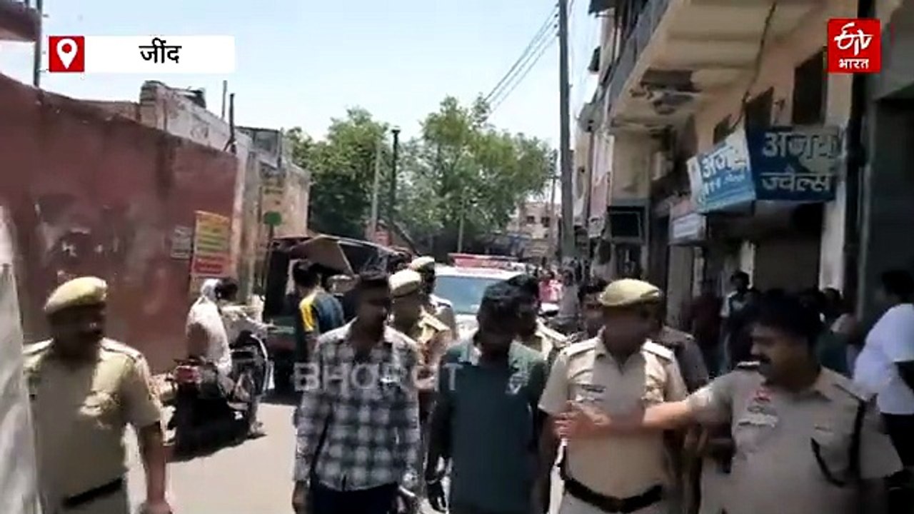 जींद पुलिस ने बदमाशों को आधा गंजा कर बाजार में घुमाया, देखें वीडियो