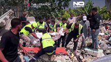 Ciała wydobyte spod gruzów koło Tyru po śmiertelnym izraelskim ataku w Libanie