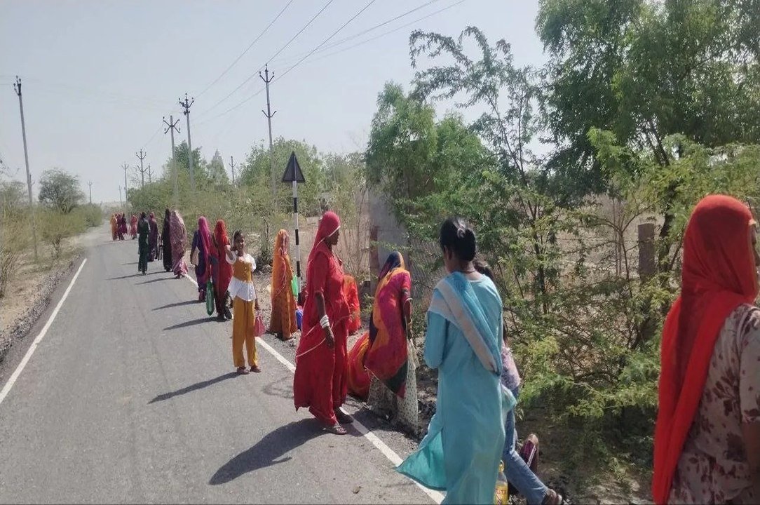 नौतपा भी नहीं रोक पाया भ​क्ति... नंगे पांव नारी श​क्ति की नगरपरिक्रमा