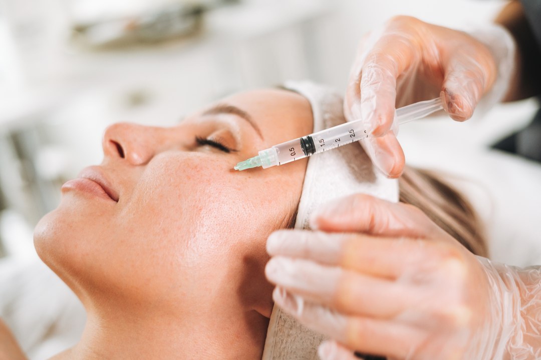 La grippe du Botox existe-t-elle vraiment ? Un chirurgien esthétique démêle le vrai du faux