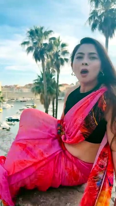 Sonali kulkarni trending video