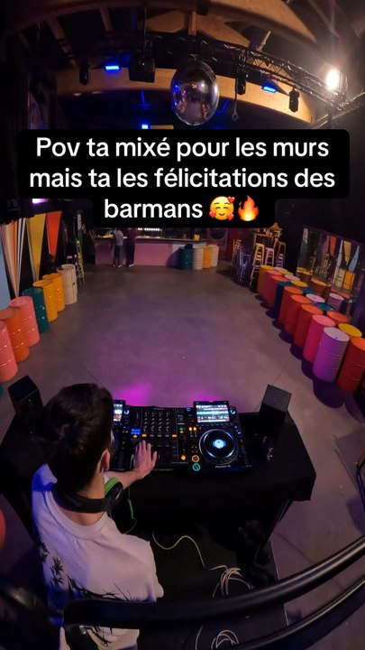 Mixer jeudi soir, un jour férié, vacance etc… = peu de monde mais je prend le love de la team barman 🥰❤️. #dj#été#fyp#mix#bravo