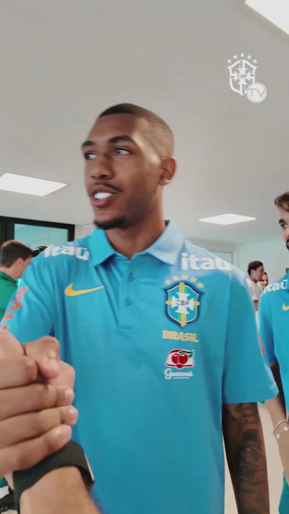 El abrazo de Neymar con Ancelotti