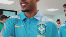 El abrazo de Neymar con Ancelotti