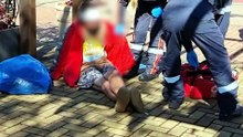 Morador de rua sofre corte na cabeça após queda com garrafa de cachaça