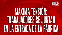 Empleados de cooperativa denuncian a los dueños: trabajadores se juntan en la entrada de la fábrica