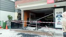 Kontrolden çıkan otomobil, danışmanlık merkezine daldı: O anlar kamerada