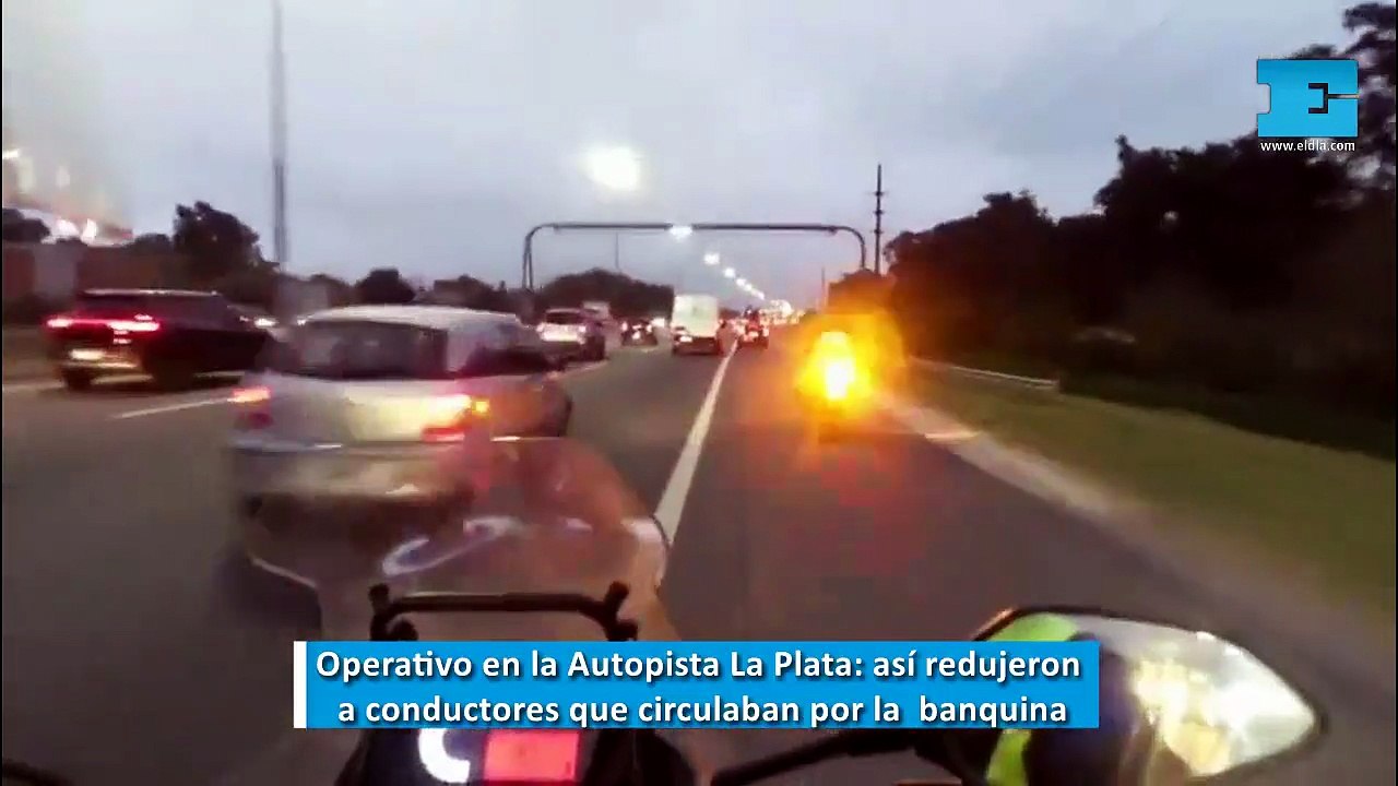Operativo "anti banquineros" en la Autopista La Plata: así redujeron a dos conductores