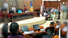 Es contralora del Congreso y contratista