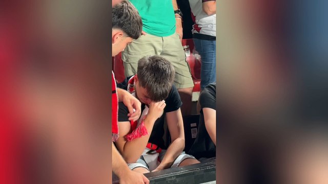 Lágrimas y desolación en la afición del Rayo en Vallecas