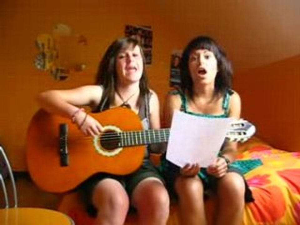 'Tous des cons' - La chanson officielle