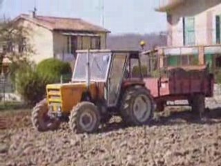 Renault carraro 501.4 avec l' épendeur kuhn