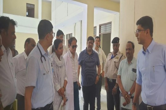 अस्पताल में निर्माण कार्यों को लेकर सख्ती, कलक्टर ने तय की नई डेडलाइन