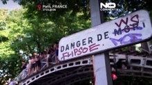 Жара во Франции: незаконные купания в центре Парижа