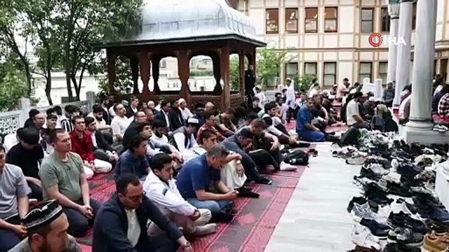 Japonya'da herkesi şaşırtan bayram sabahı: Bayram namazı 3 kez kılındı!