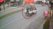 Kamyonetin kasasından 40 kilo et çaldı! O anlar kamerada
