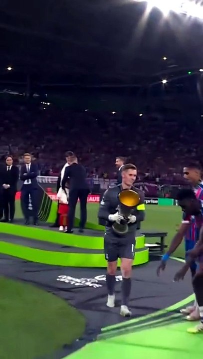 Crystal Palace brise 120 ans de malédiction et remporte son premier trophée européen !