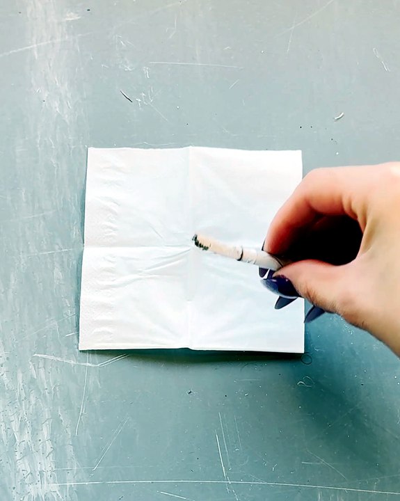 Cigarette ash hack that will surprise you