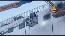 Napoli, incendio su una motonave in manutenzione in porto