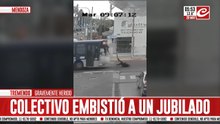 Colectivero embistió a jubilado y lo dejó gravemente herido. Mirá el video
