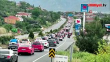 22 kilometrelik araç kuyruğu! Bayramın ikinci günü tatilcilerin akın ettiği il