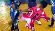 Quand tes lunettes te gênent en plein combat MMA à Qarshi