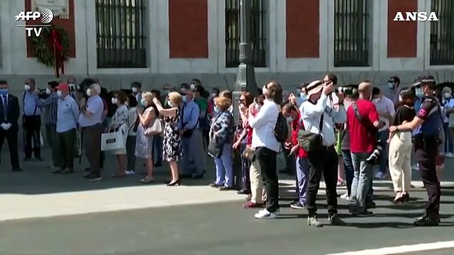 Madrid, un minuto di silenzio per le vittime del coronavirus