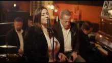 In anteprima il video "Comm'aggia fa'" di Roberta Tondelli