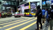 Hong Kong, la polizia spara proiettili al peperoncino sui manifestanti