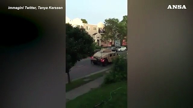 Minneapolis, donna filma polizia: agenti sparano sulla casa