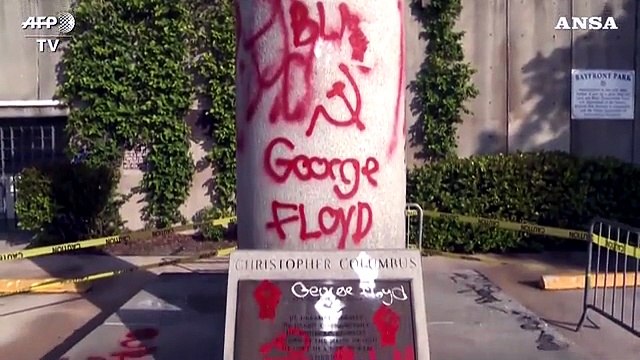 Floyd, vandalizzata la statua di Colombo a Miami