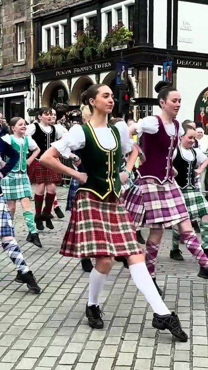 Glimpse of Edinburgh Tartan Parade 2026  😍🏴 🤍 #parade #tartan #marching #pipebands