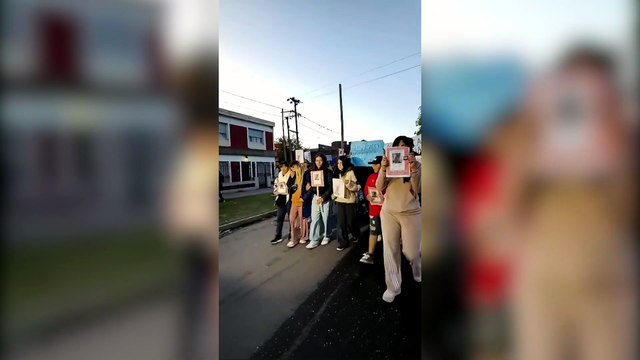 Familiares y vecinos marcharon por la aparición de Agostina Vega