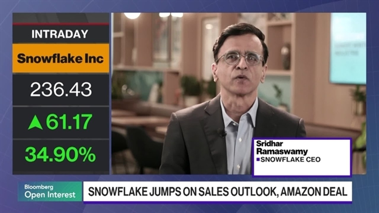 Snowflake CEO Weighs In on Sales Outlook, Signing $6 Billion Deal With Amazon