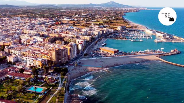 El pueblo marinero perfecto para ver el eclipse solar: una playa eterna del Mediterráneo con vistas infinitas y buena comida