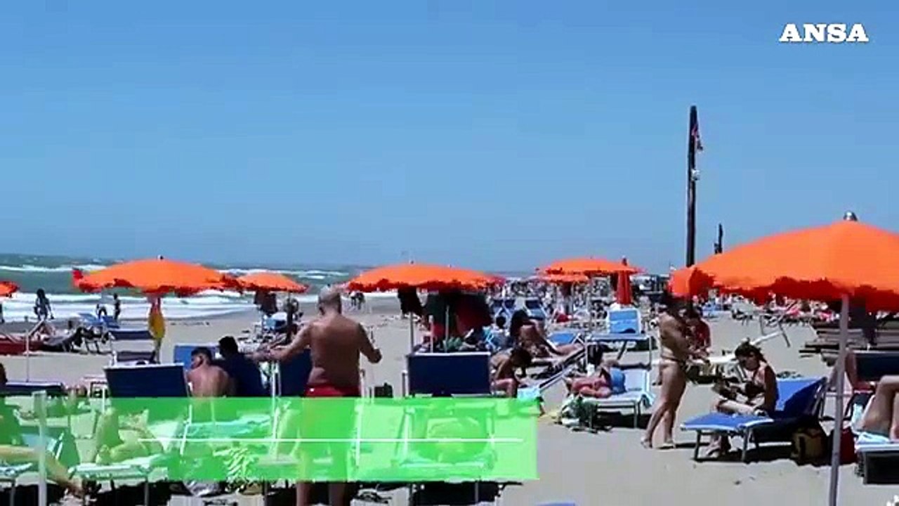 A Ostia e Capocotta e' assalto al mare