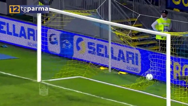 LA FESTA DEI TIFOSI A PARMA, TUTTI IN PIAZZA AD ACCOGLIERE LA SQUADRA | LA FESTA DEI TIFOSI A PARMA, TUTTI IN PIAZZA AD ACCOGLIERE LA SQUADRA
