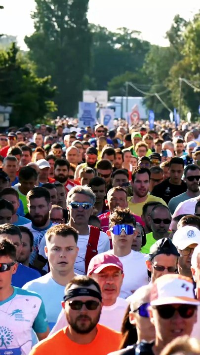 18 amis courent ensemble au Marathon de la Liberté