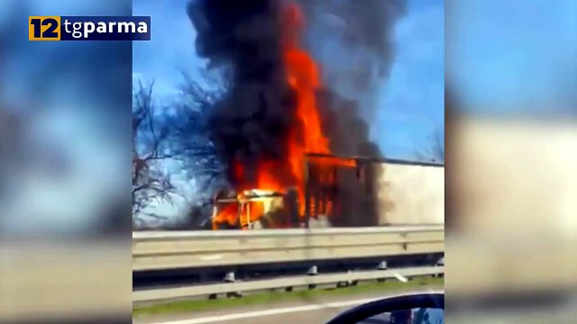 TANGENZIALE, CAMION A FUOCO. CODE E TRAFFICO IN TILT | TANGENZIALE, CAMION A FUOCO. CODE E TRAFFICO IN TILT