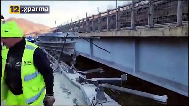 PRECIPITA DALLA CABINA DOPO LO SCHIANTO, 59ENNE MUORE SULL'A15 | PRECIPITA DALLA CABINA DOPO LO SCHIANTO, 59ENNE MUORE SULL'A15