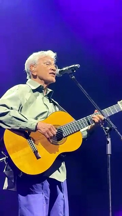Caetano Veloso canta fado em concerto no Porto