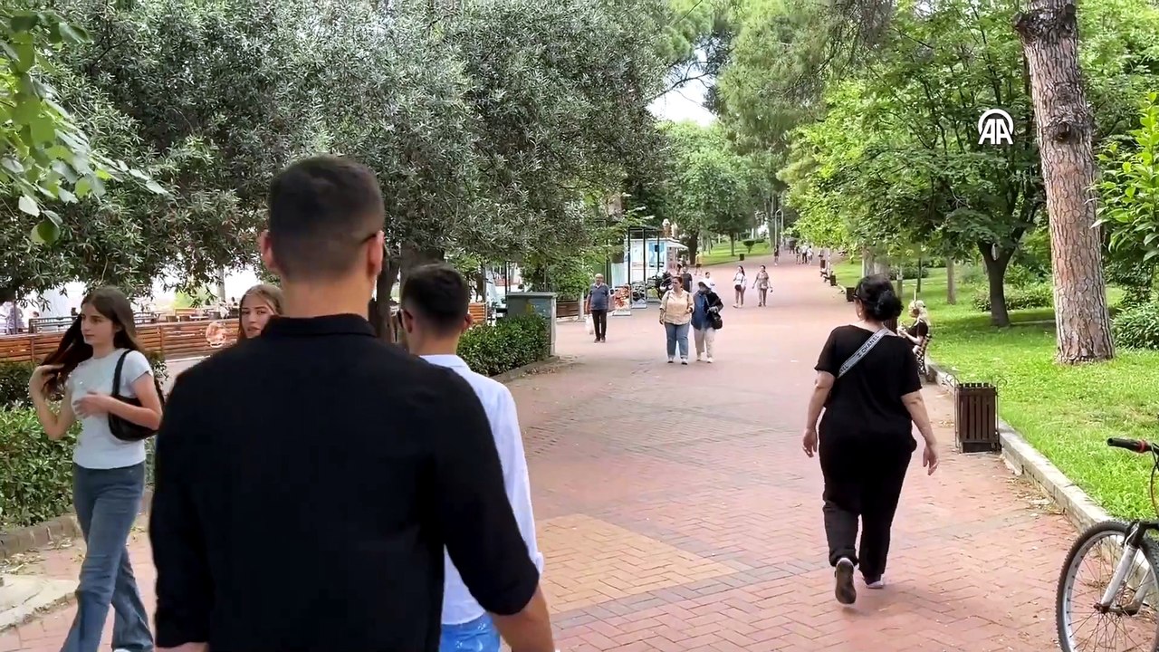 İzmir-Edremit hattında bayram kilidi: Kuzey Ege'de bayram kalabalığı sürüyor