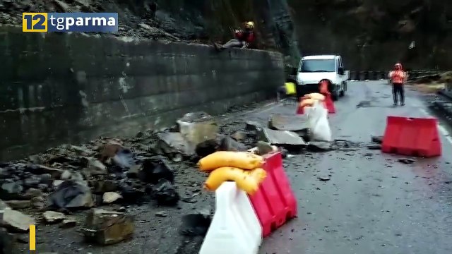 METEO, RESTA L'ALLERTA. FRANE E DISAGI IN APPENNINO: ROCCIATORI AL LAVORO | METEO, RESTA L'ALLERTA. FRANE E DISAGI IN APPENNINO: ROCCIATORI AL LAVORO