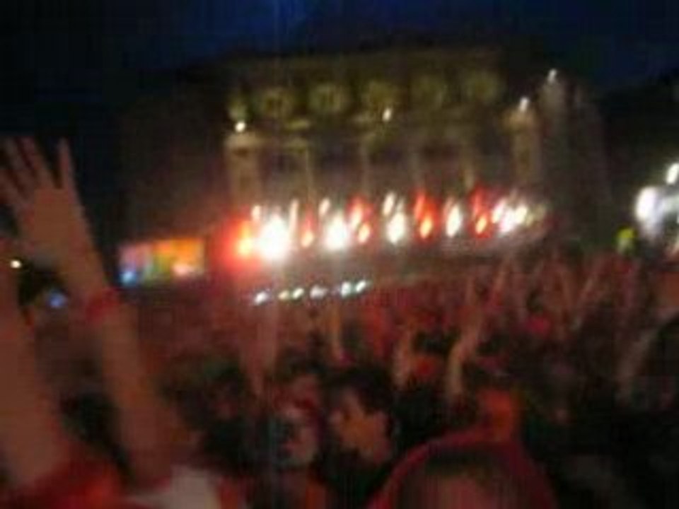 Feest op het Bundesplatz....LUCA TONI IS HOMO