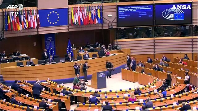 Michel e von der Leyen difendono in Parlamento l'accordo sul Recovery Fund