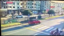Trabzon'da otomobil, yaya geçidinden geçen motosiklete çarptı