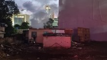 Incêndio atinge residência abandonada no Centro de Cascavel e mobiliza bombeiros